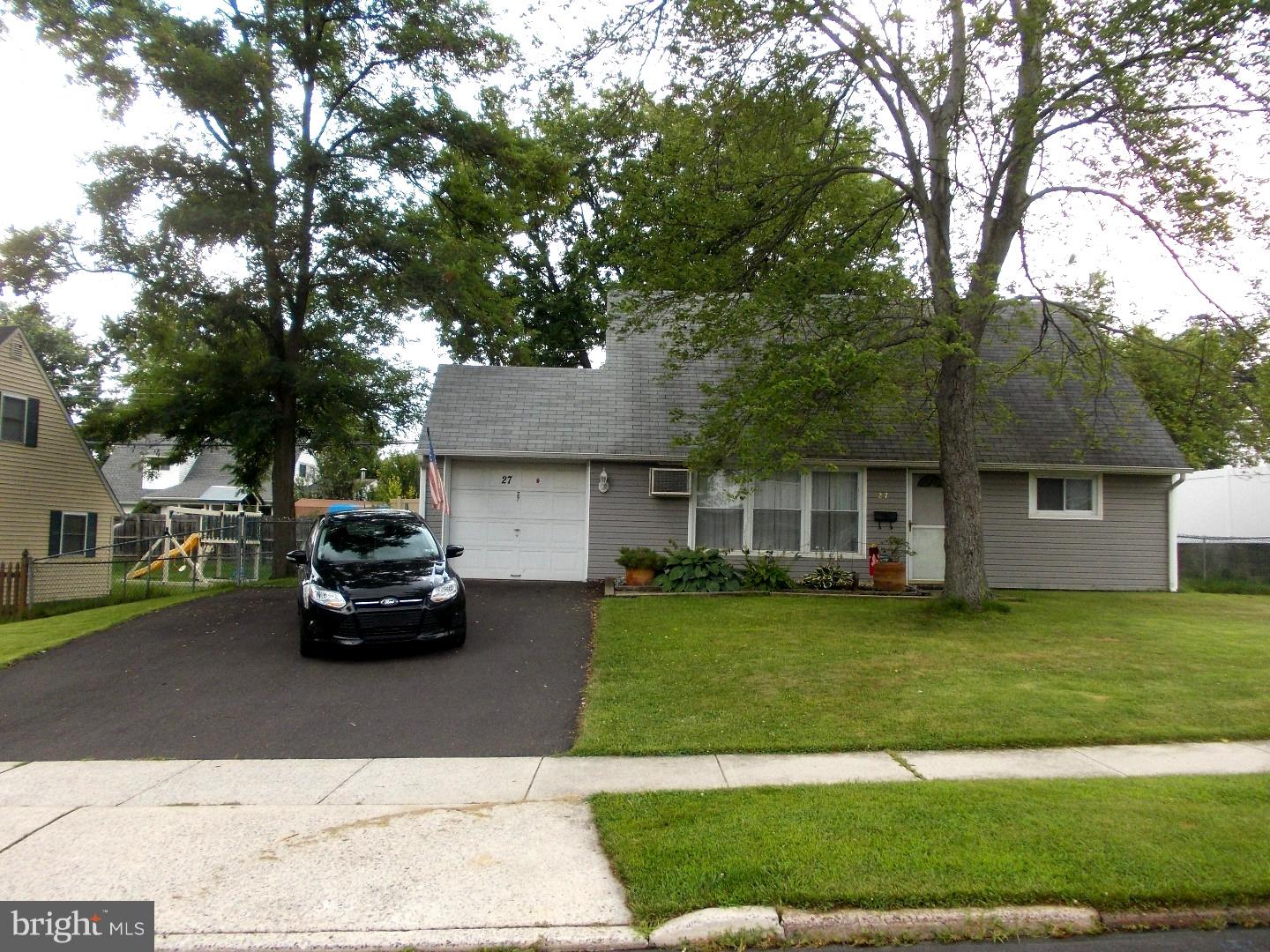 27 Towpath Road Levittown, PA 19056 - Photo 2 of 17 Exterior