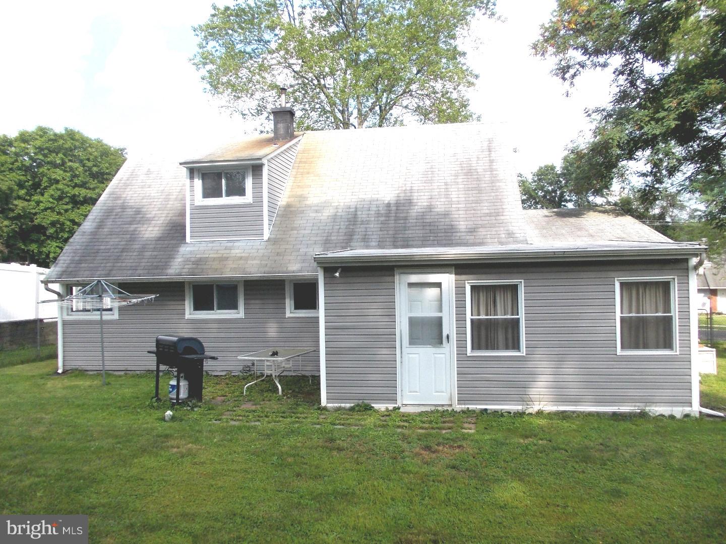 27 Towpath Road Levittown, PA 19056 - Photo 17 of 17 Back Yard