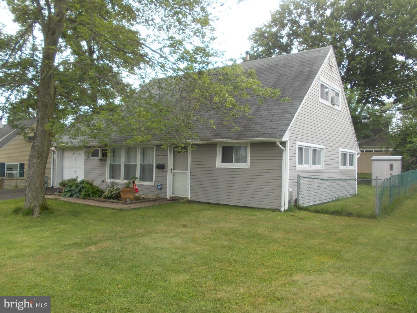 27 Towpath Road Levittown, PA 19056 - Photo 3 of 17