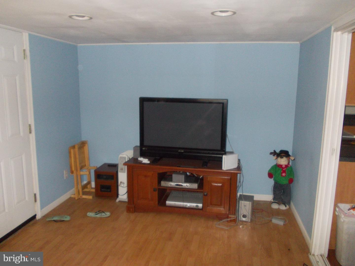 27 Towpath Road Levittown, PA 19056 - Photo 7 of 17 Bonus Room