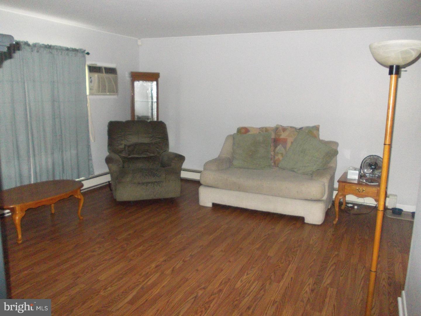 27 Towpath Road Levittown, PA 19056 - Photo 8 of 17 Living Room