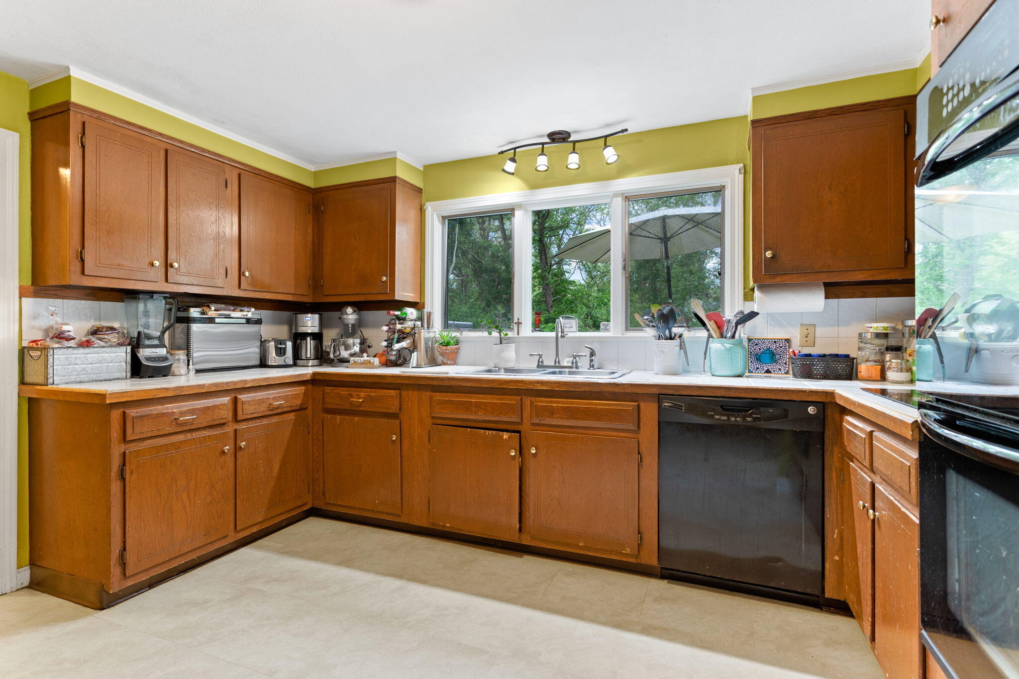 33 Windsor Road Sandwich, MA 02563 - Photo 4 of 30 4-web-or-mls-33 Windsor Rd Hi Res-3