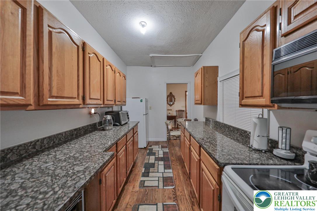 7494 Mount Eaton Road Saylorsburg, PA 18353 - Photo 21 of 50 Side unit kitchen