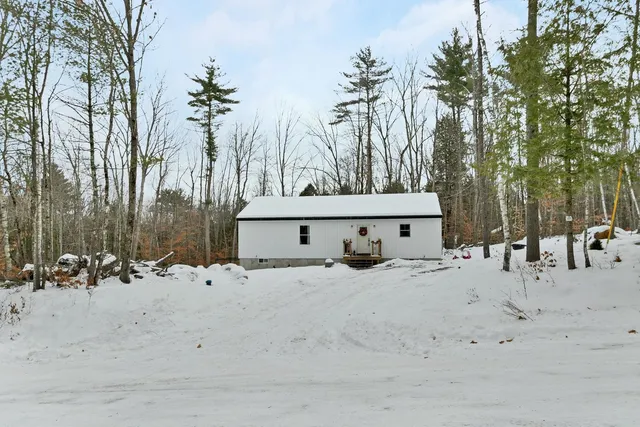 $365,000 | 23 Woodcrest Drive, Ossipee, NH 03864