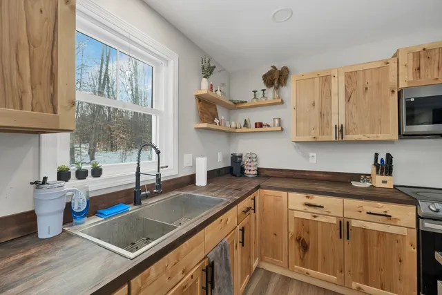 $365,000 | 23 Woodcrest Drive, Ossipee, NH 03864