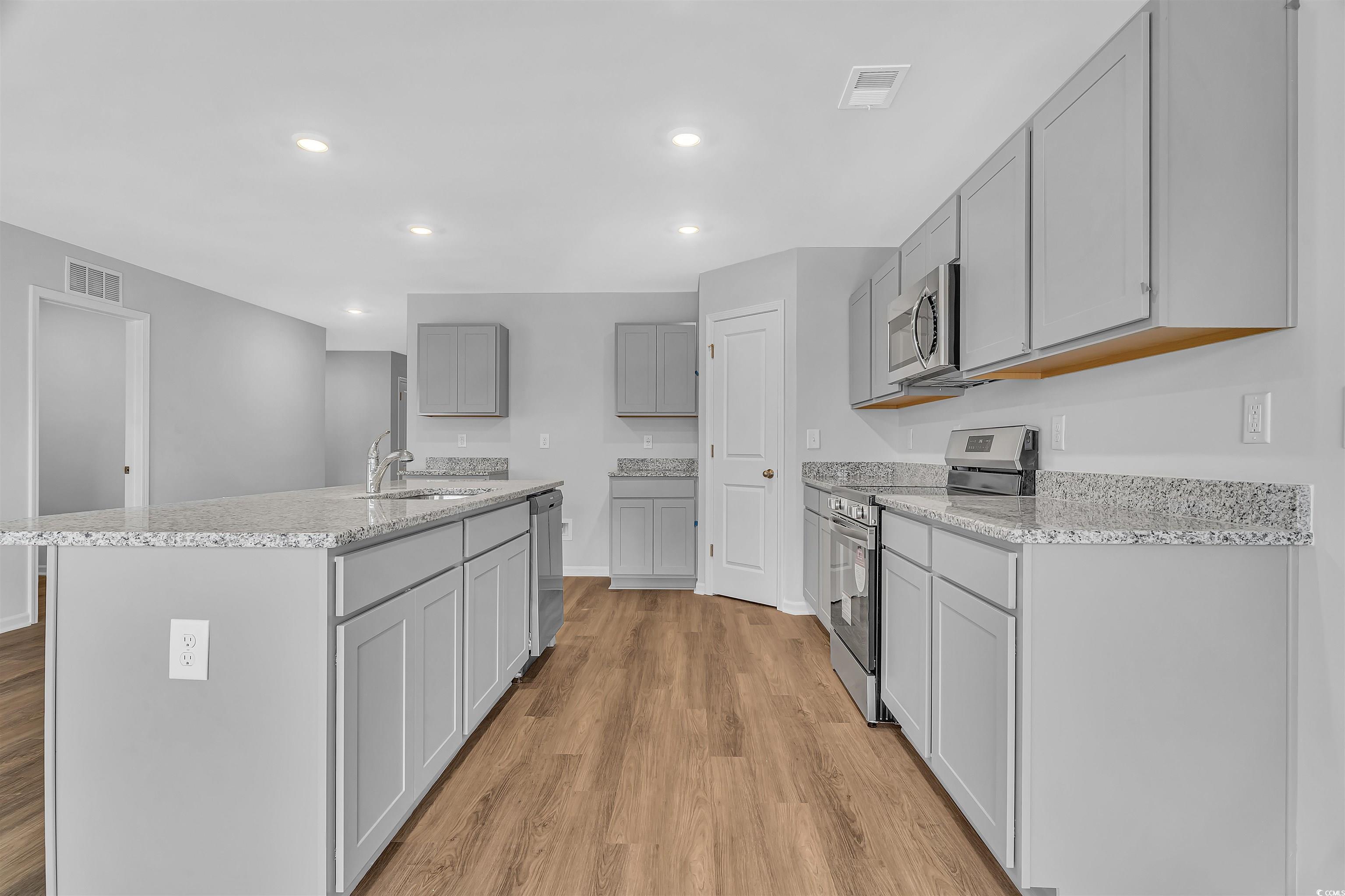 562 Wilbur Road Conway, SC 29527 - Photo 5 of 24 Gallery Image 5