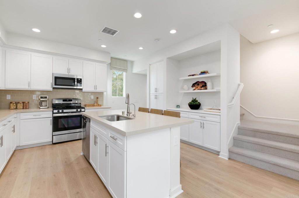 319 Lagoon Way Santee, CA 92071 - Photo 2 of 30