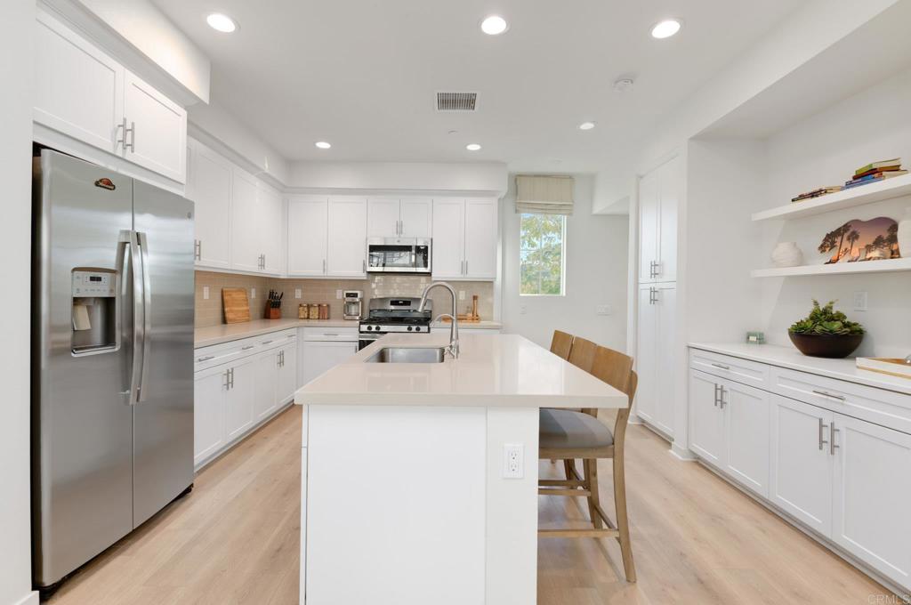 319 Lagoon Way Santee, CA 92071 - Photo 4 of 30