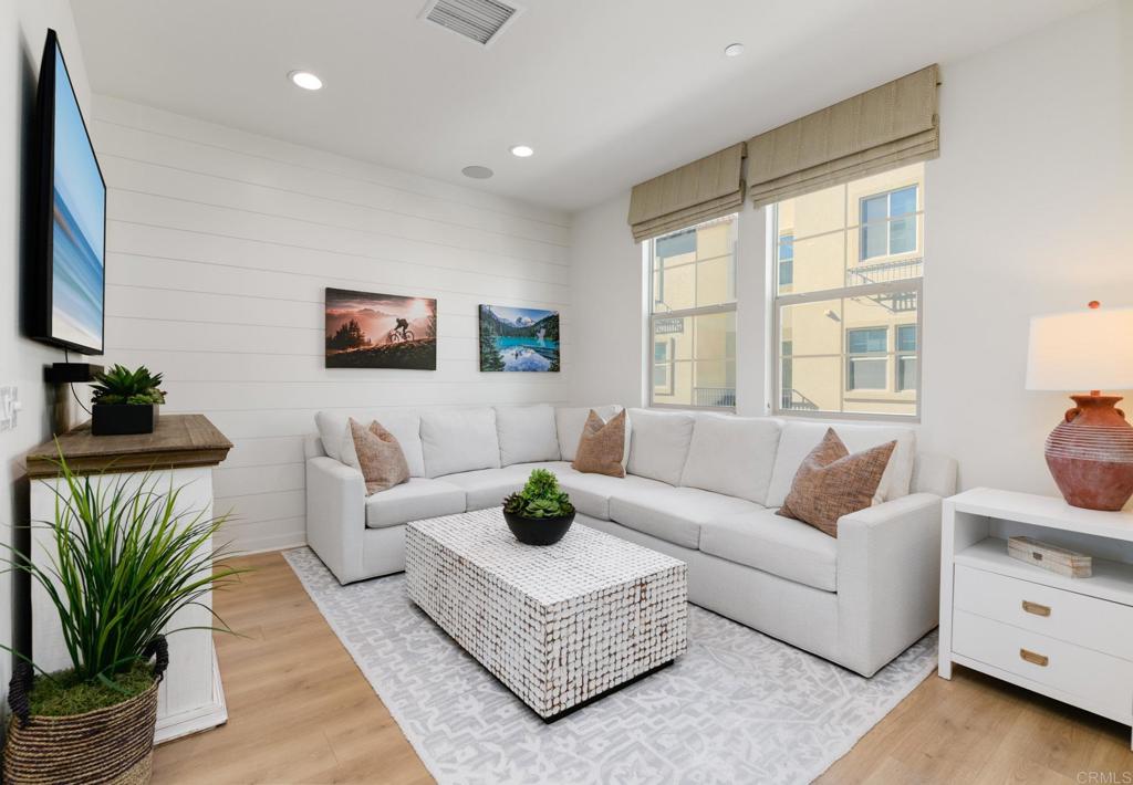 319 Lagoon Way Santee, CA 92071 - Photo 5 of 30