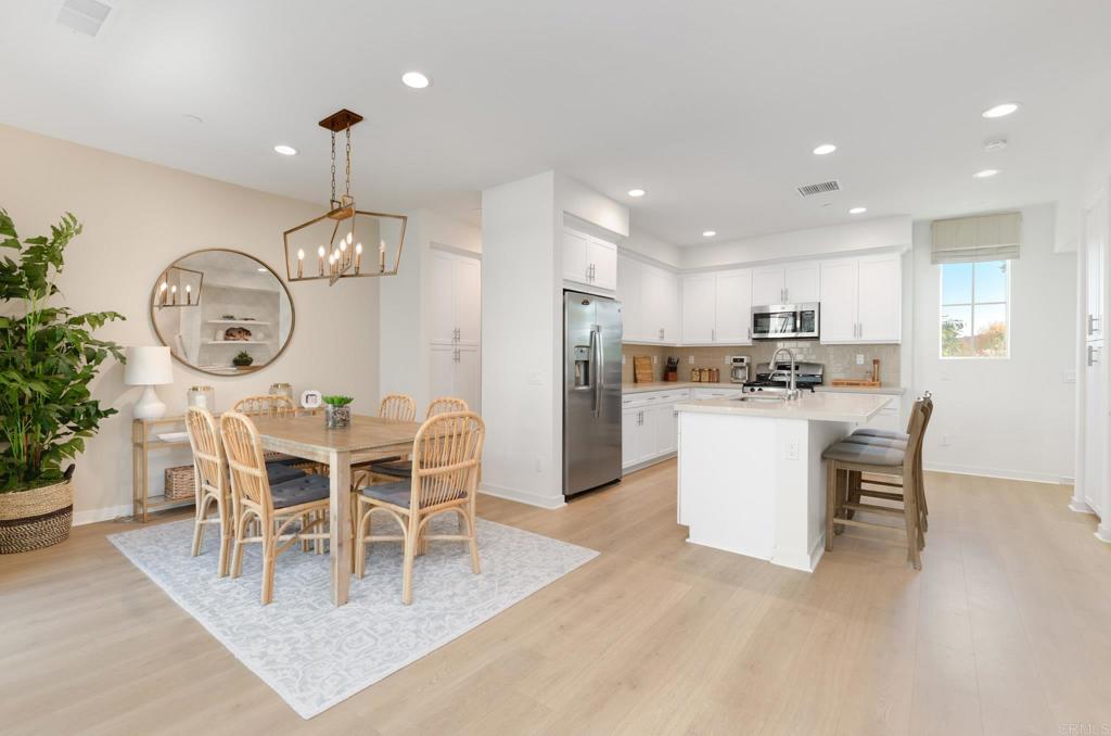 319 Lagoon Way Santee, CA 92071 - Photo 7 of 30