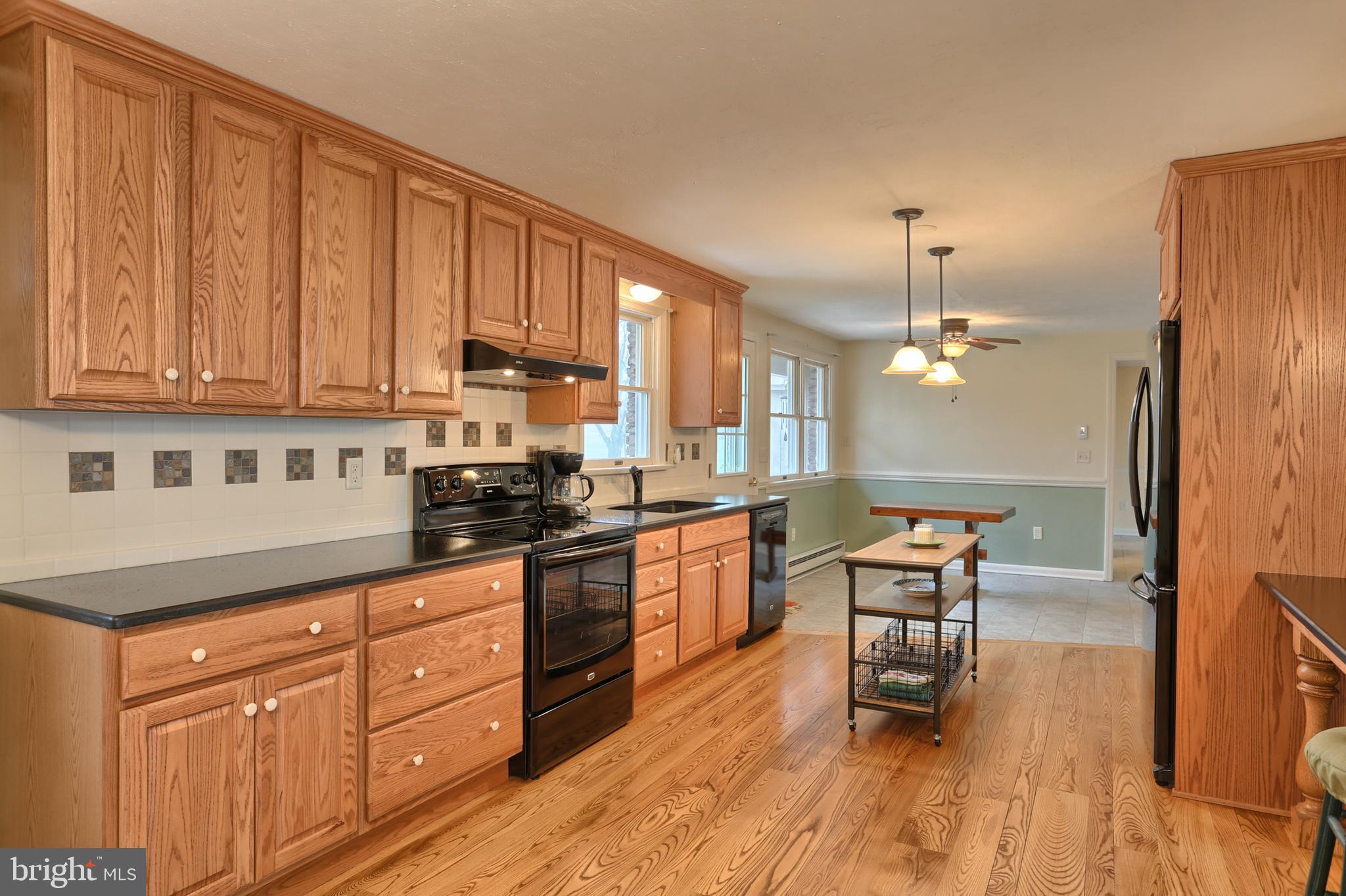 49 North Cornwall Road Lebanon, PA 17042 - Photo 17 of 90 Kitchen w/ granite counter tops & tile backspalsh
