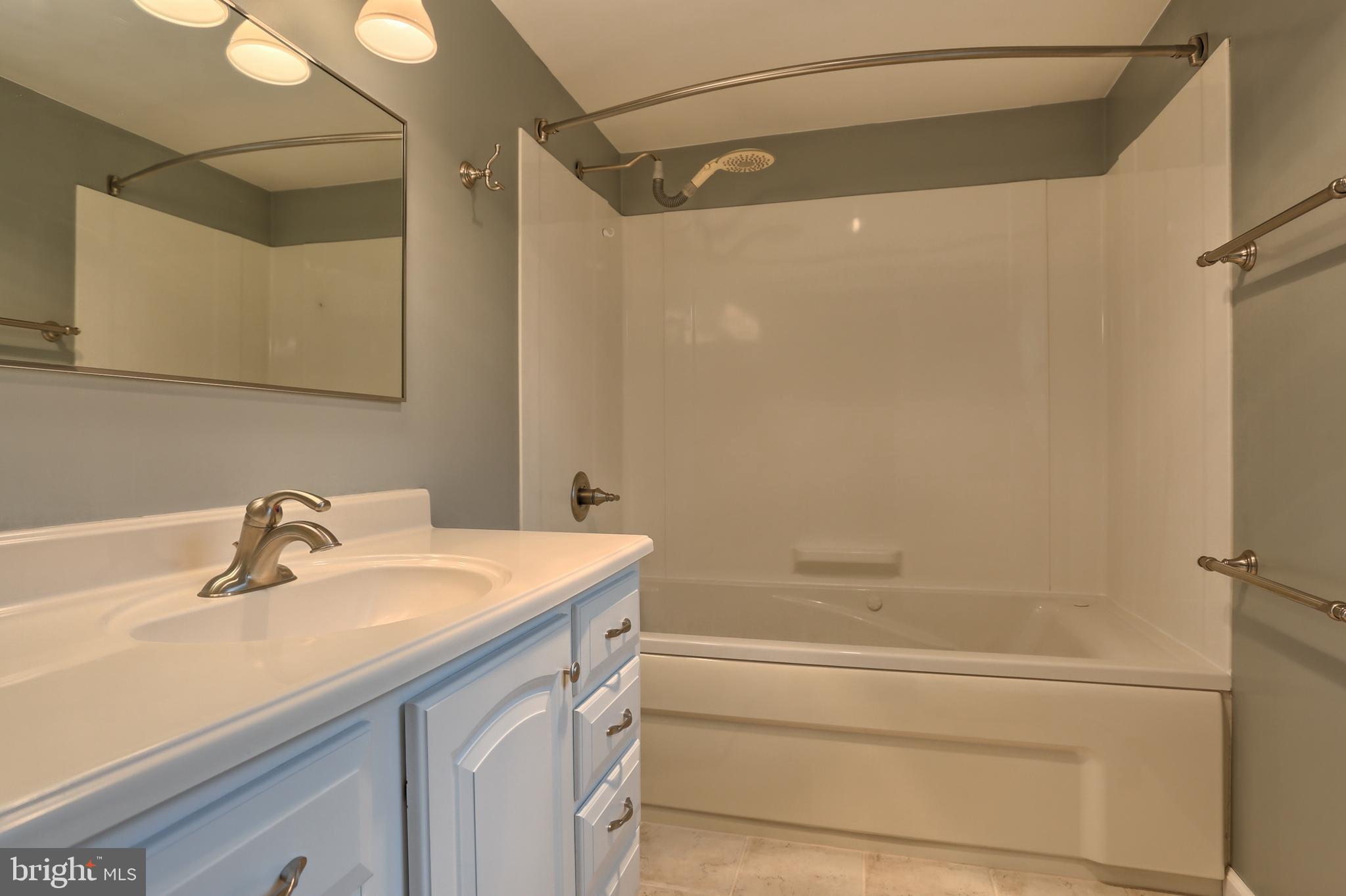 49 North Cornwall Road Lebanon, PA 17042 - Photo 37 of 90 Master bath with whirlpool tub