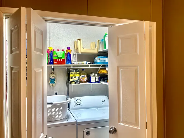 a view of livingroom with furniture