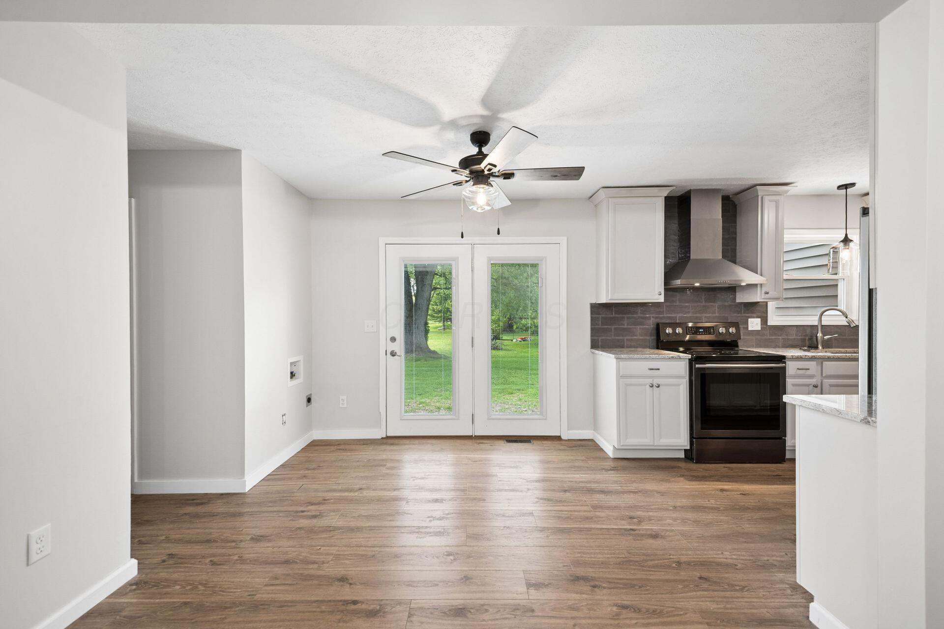 417 Forward Pass Road Southwest Pataskala, OH 43062 - Photo 11 of 53 Updated Kitchen