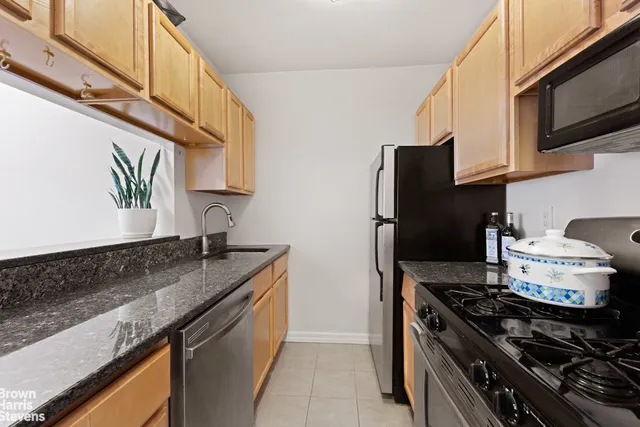 $995,000 | 350 West 14th Street, Unit 5A | West Village