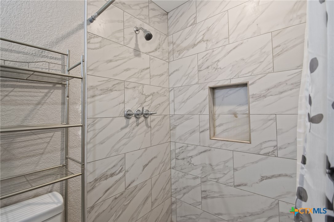 617 Bartlett Road Victoria, TX 77905 - Photo 13 of 30 Bathroom #1