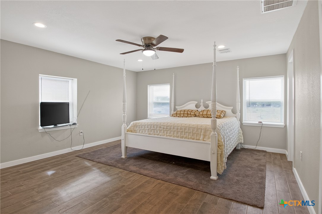 617 Bartlett Road Victoria, TX 77905 - Photo 16 of 30 Primary Bedroom