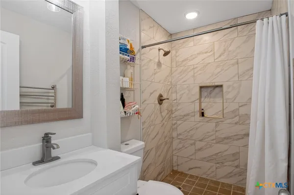 $584,900 | 617 Bartlett Road, Victoria, TX 77905