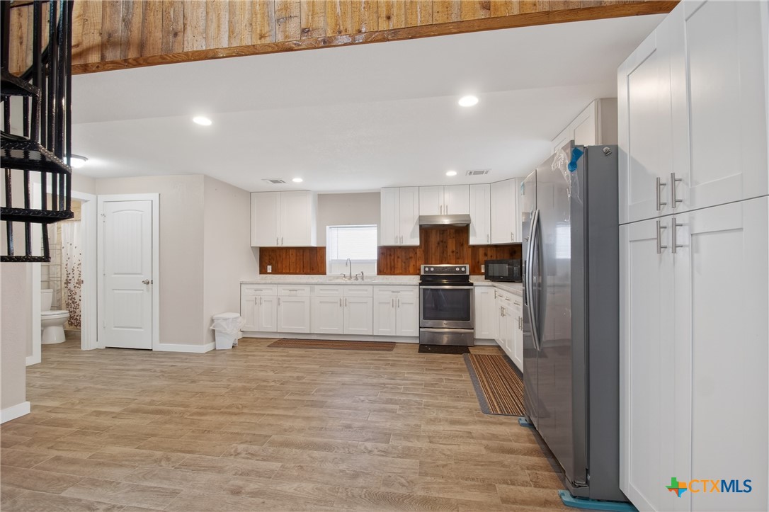 617 Bartlett Road Victoria, TX 77905 - Photo 9 of 30 Kitchen view from sitting area