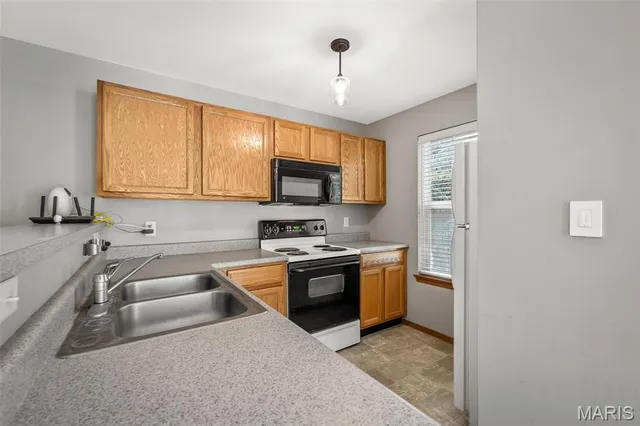 $170,000 | 1141 Arbor Creek Drive, Unit 2C, St. Louis, MO 63122