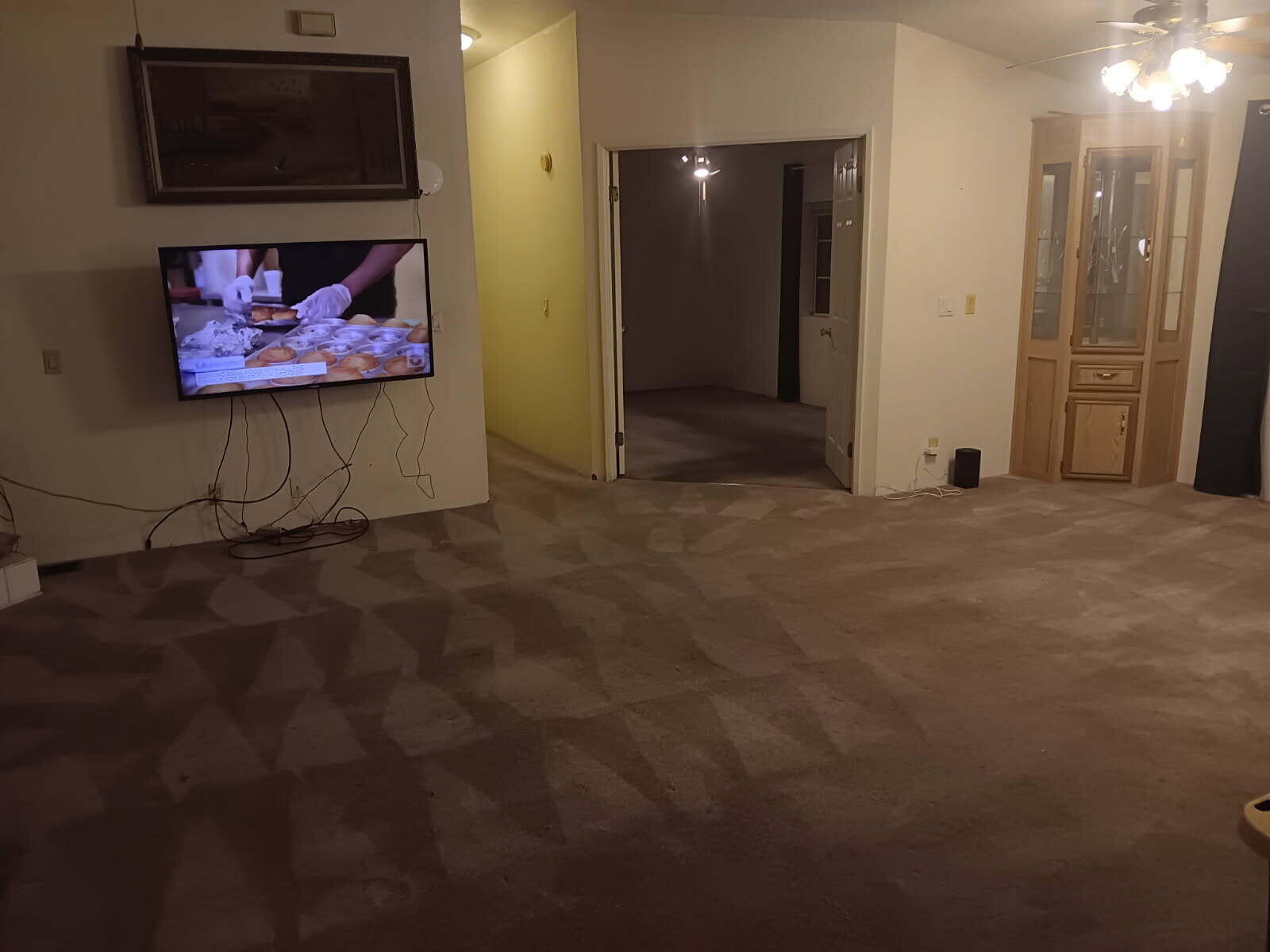 10001 West Frontage Road South Gate, CA 90280 - Photo 16 of 34 a view of a hallway with a elevator