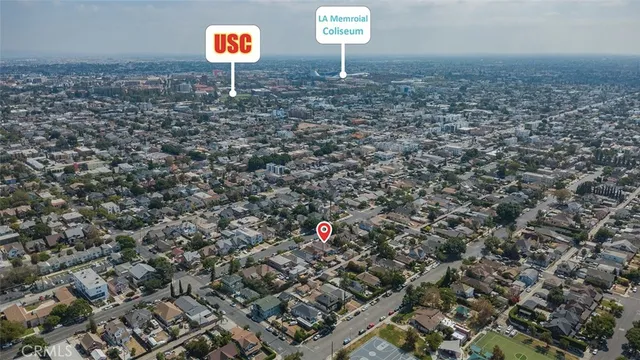 a street sign that is sitting in the middle of a yard