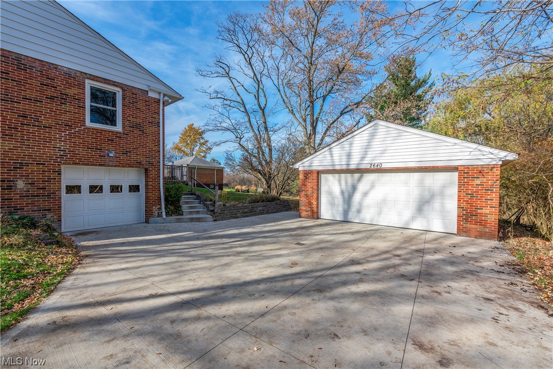 2640 West Sprague Road Cleveland, OH 44134 - Photo 28 of 35 View of garage