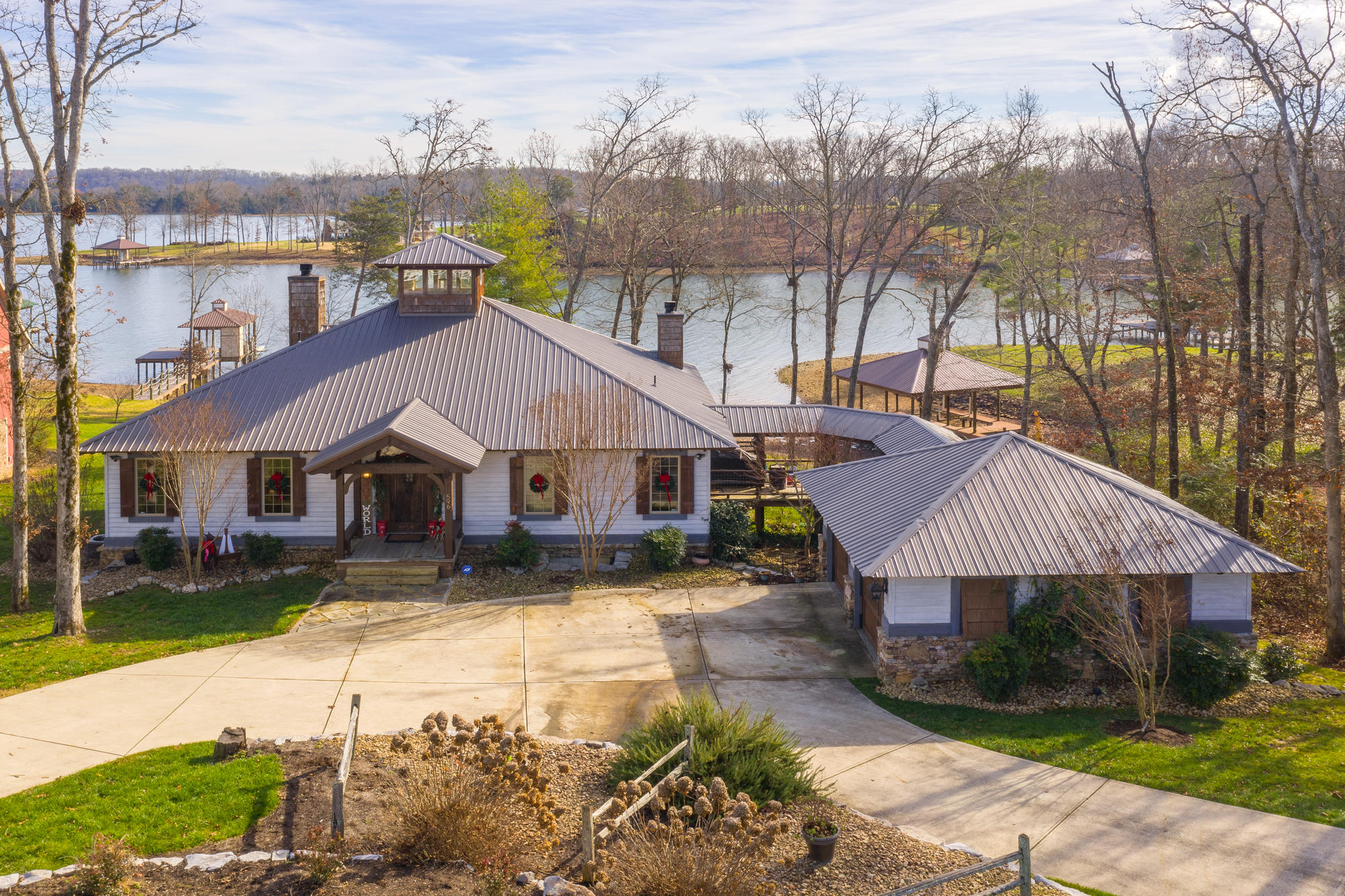 596_Lake_Harbor_Dr_0001