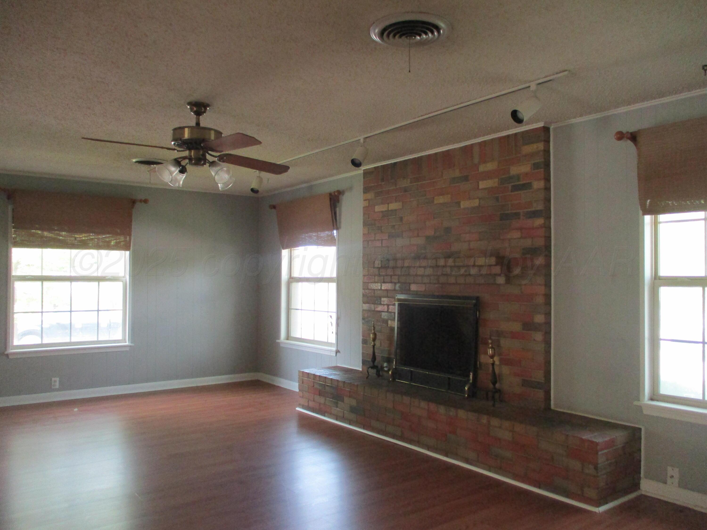 7000 Euclid Street Amarillo, TX 79110 - Photo 3 of 34 Living Room