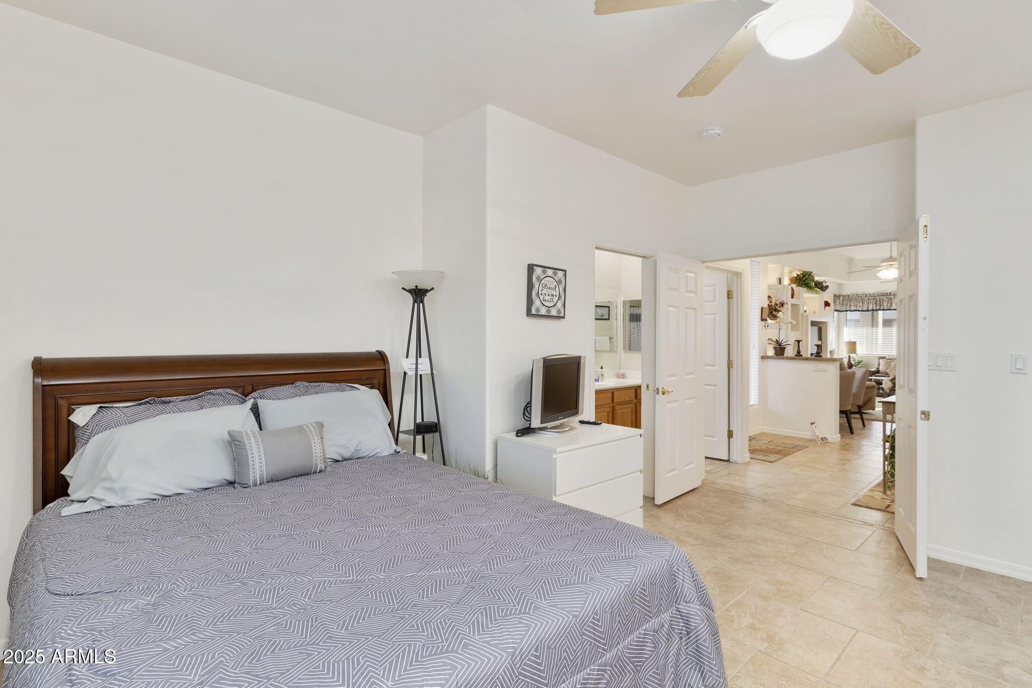 4202 East Broadway Road, Unit 223 Mesa, AZ 85206 - Photo 25 of 56 2nd bedroom with queen bed