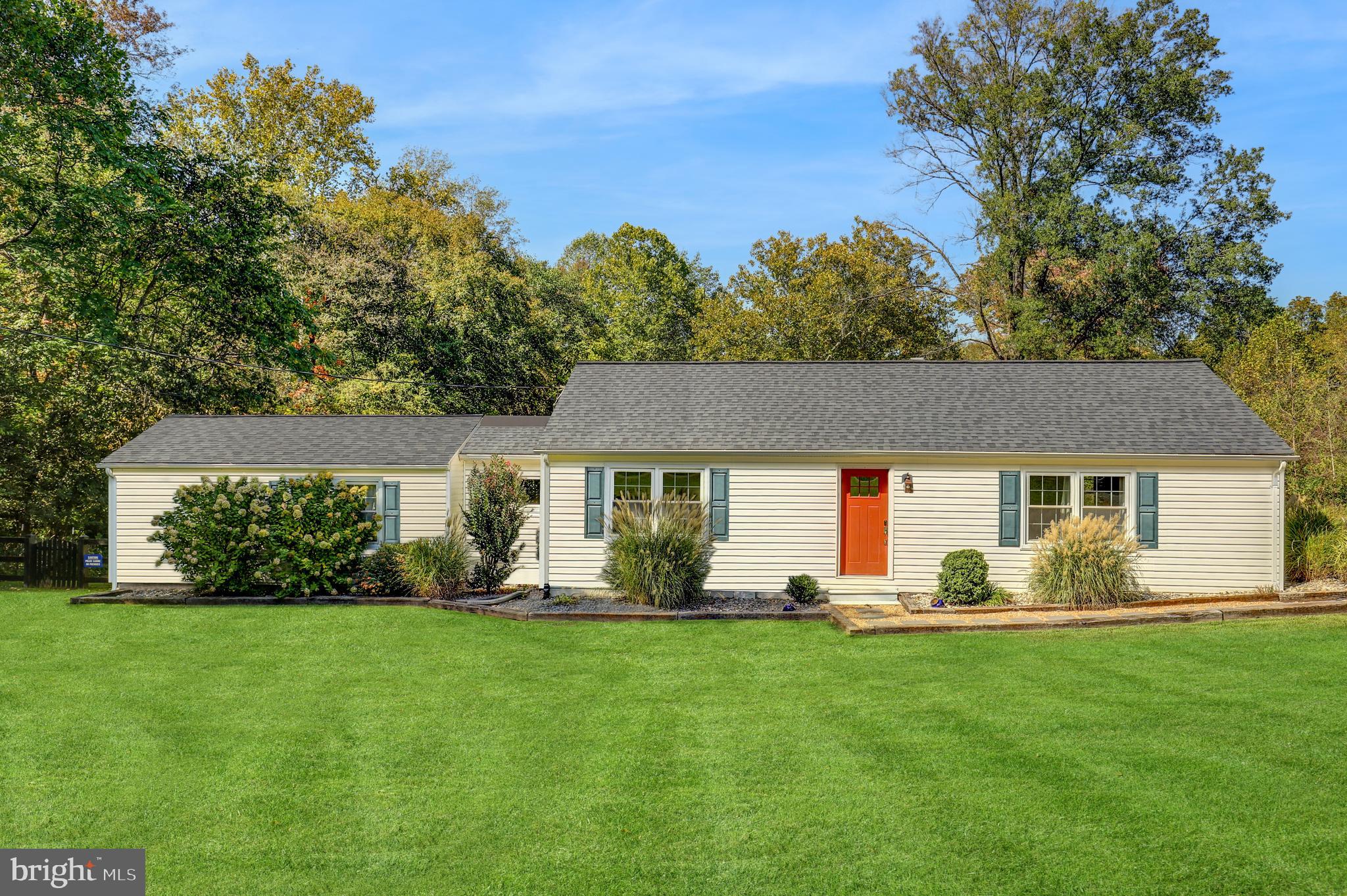 9422 Brentsville Road Manassas, VA 20112 - Photo 2 of 37 a front view of house with yard and green space