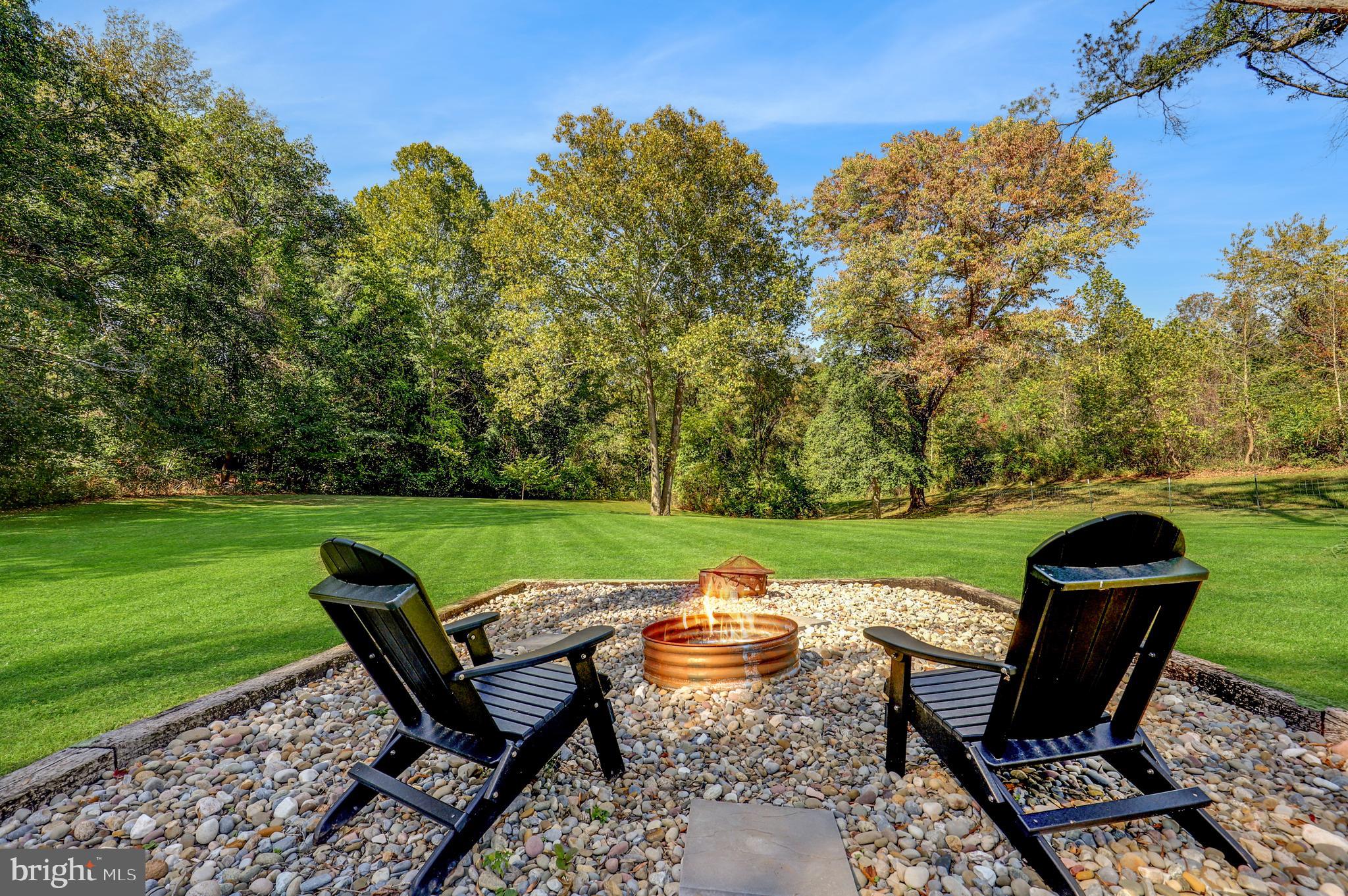9422 Brentsville Road Manassas, VA 20112 - Photo 34 of 37 a view of a patio with chair table and chairs