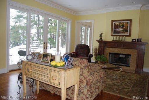 4470 Dow Ridge Road West Bloomfield, MI 48324 - Photo 7 of 17 family toward fireplace