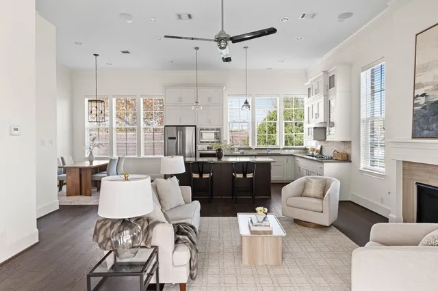 $599,500 | 612 East 20th Street, Unit A, Houston, TX 77008