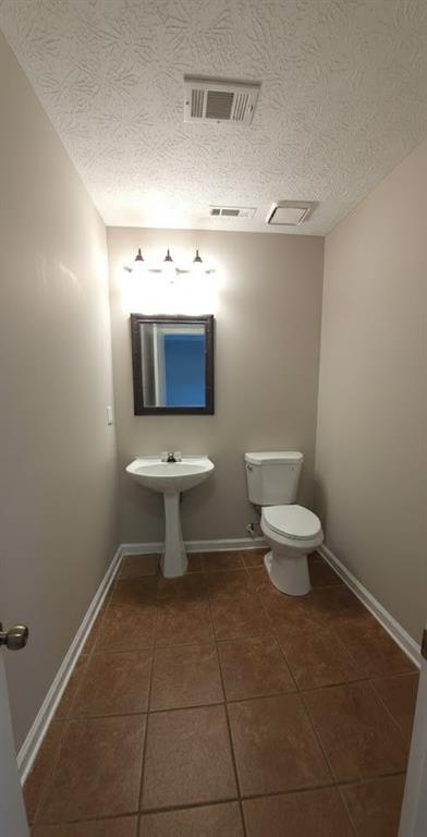 984 Pointers Way Lawrenceville, GA 30043 - Photo 6 of 20 a bathroom with a toilet sink and a mirror