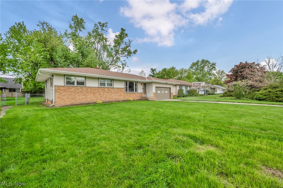 13177 Whitney Road Strongsville, OH 44136 - Photo 4 of 48 Gallery Image 4