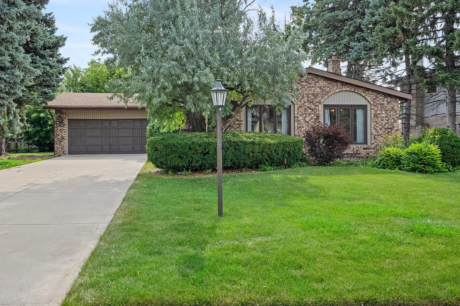 3N565 Crown Road Elmhurst, IL 60126 - Photo 1 of 35