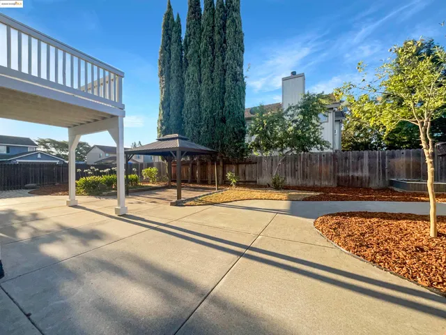 a view of a backyard with pathway