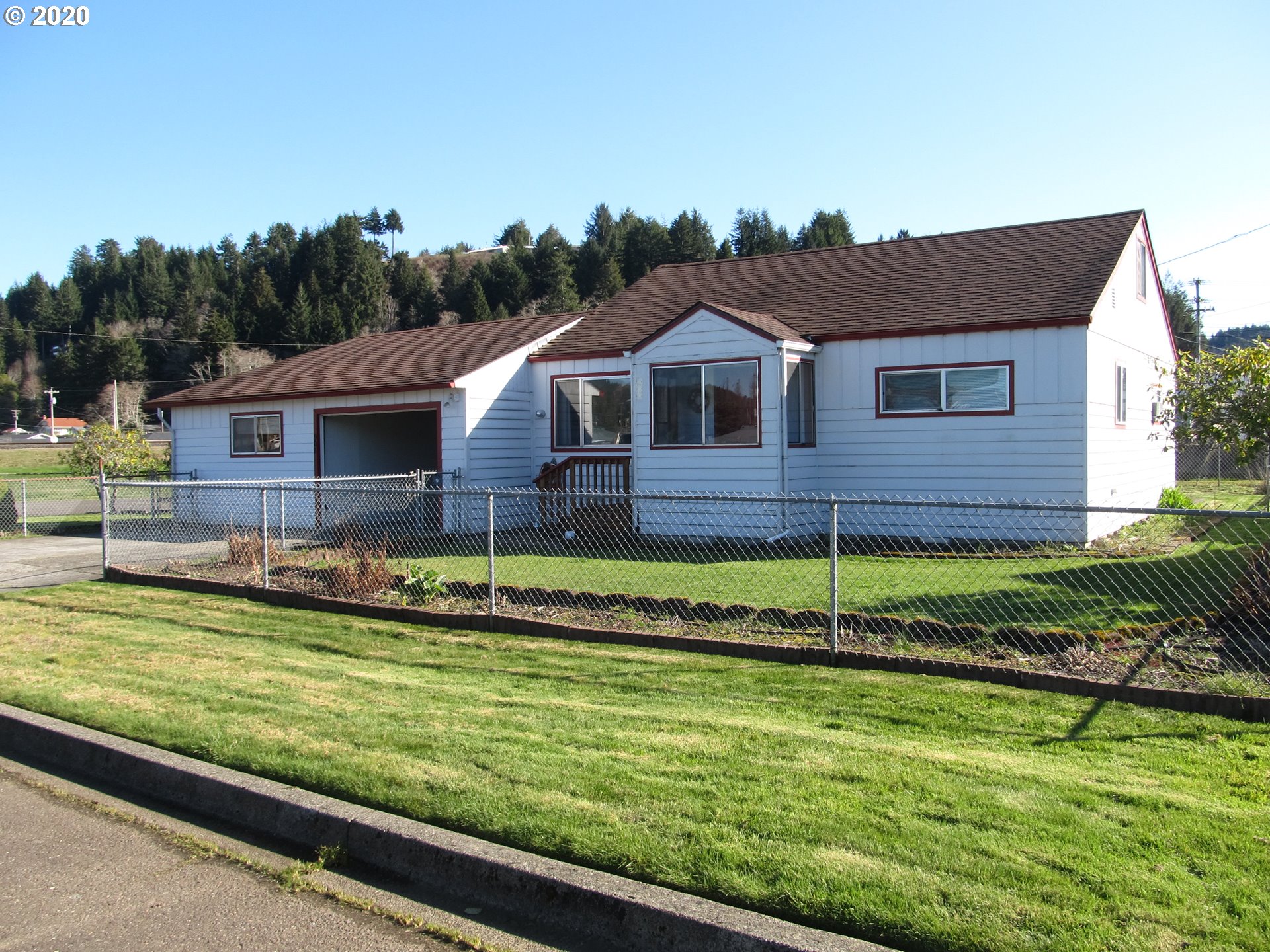 908 Fir Avenue Reedsport, OR 97467 - Photo 2 of 21