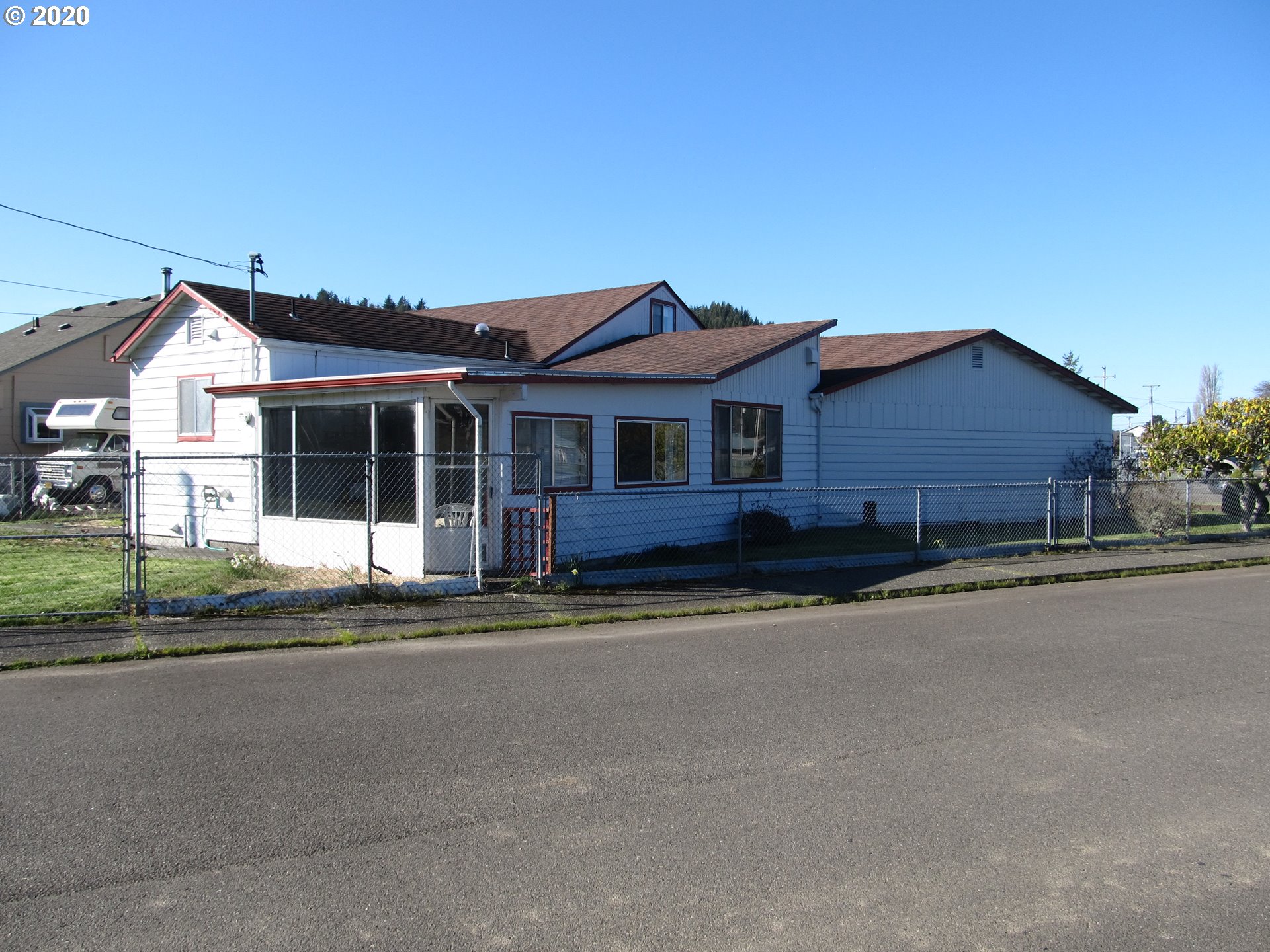 908 Fir Avenue Reedsport, OR 97467 - Photo 3 of 21