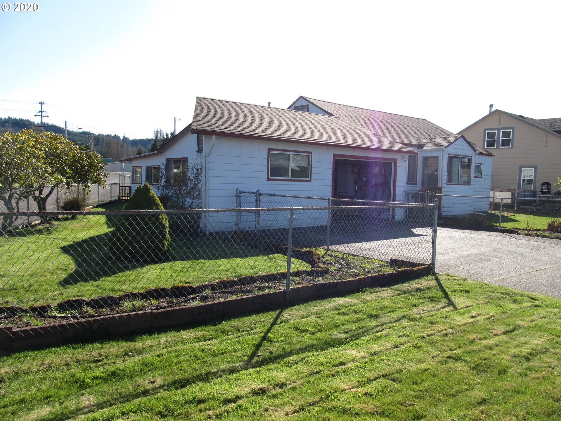 908 Fir Avenue Reedsport, OR 97467 - Photo 4 of 21