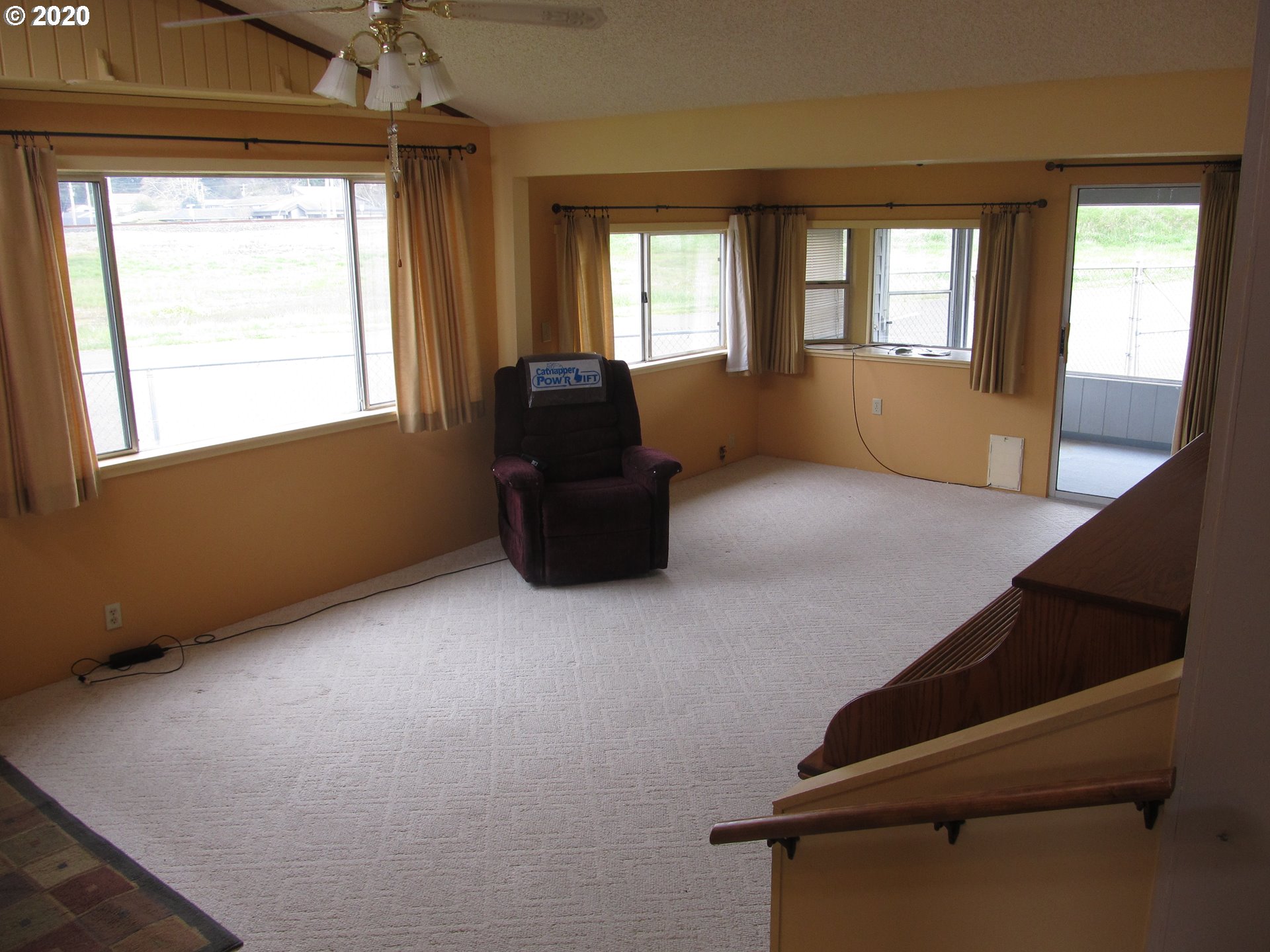 908 Fir Avenue Reedsport, OR 97467 - Photo 9 of 21