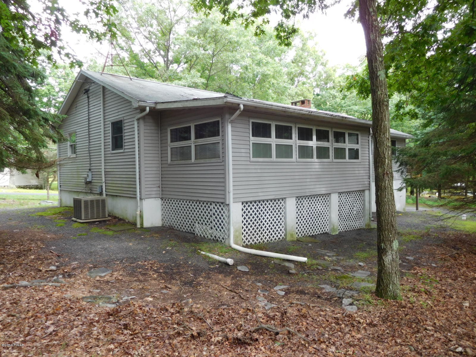1425 Pine Ridge Bushkill, PA 18324 - Photo 3 of 25
