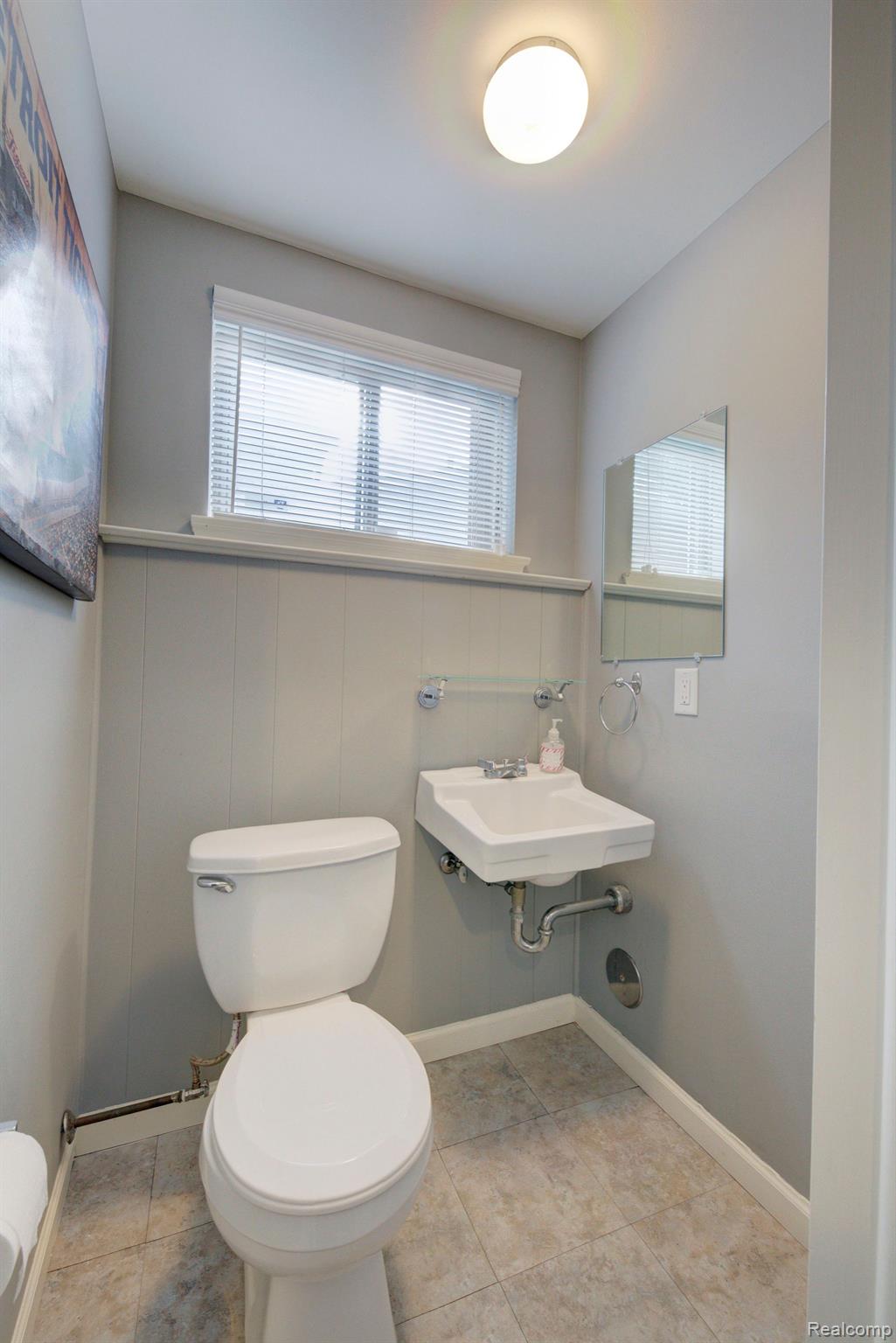 24185 Farmington Road Farmington, MI 48336 - Photo 48 of 50 Gallery Image 48