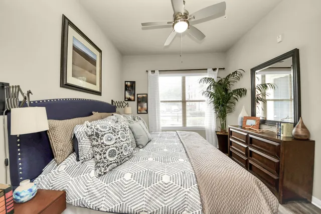 $1,175 | 5455 Richmond Avenue, Unit 4090, Houston, TX 77056