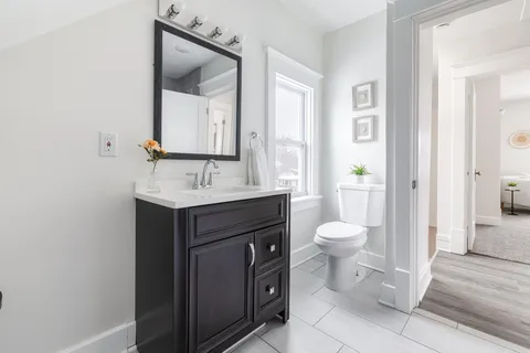 $250,000 | 401 Rose Avenue East, St. Paul, MN 55130