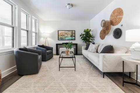 $250,000 | 401 Rose Avenue East, St. Paul, MN 55130