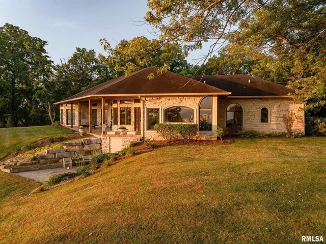 a view of a yard with an trees