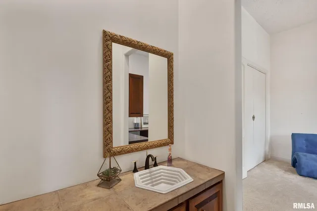 $1,099,999 | 28176 226th Street, Le Claire, IA 52753