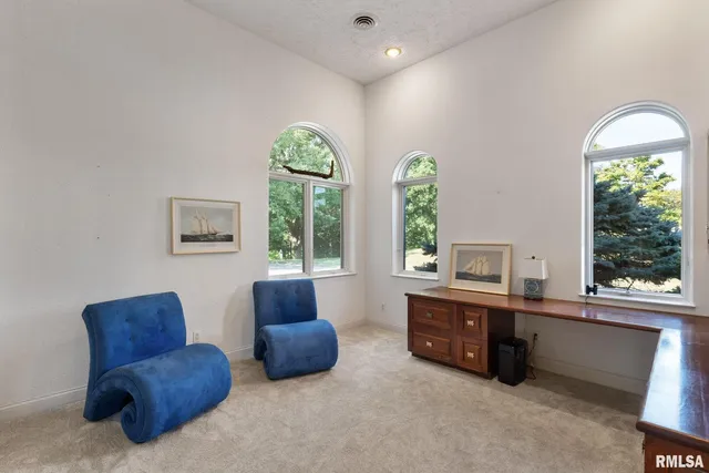 $1,099,999 | 28176 226th Street, Le Claire, IA 52753